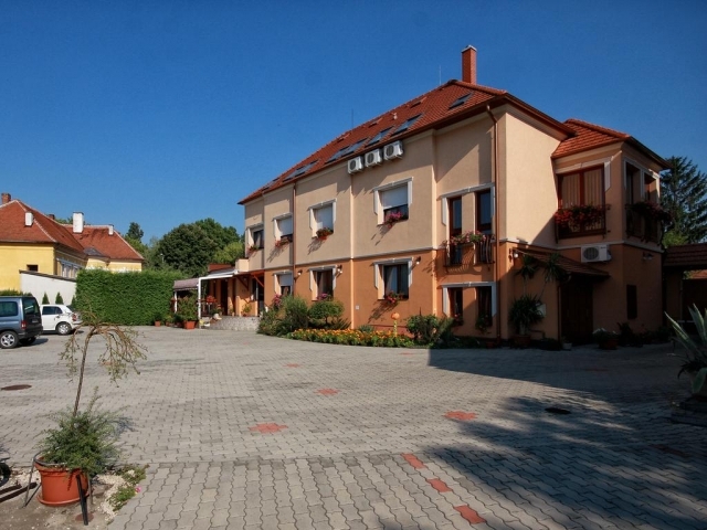 Vár-Park Panzió Sárvár